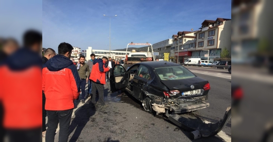 ÖNCE BARİYERLERE SONRA OTOMOBİLE VURDU..!