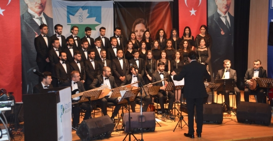 Cumhuriyet Coşkusu Türk Halk Müziği Konseriyle Devam Etti
