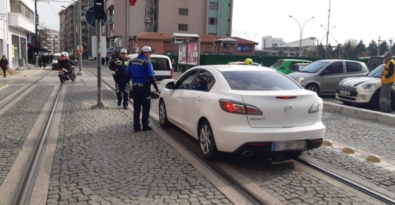 Tramvay Yoluna Park Eden Araçlara Sıkı Denetim