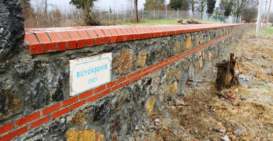 Büyükşehir, Köy Mezarlıklarına Taş Duvar İnşa Ediyor