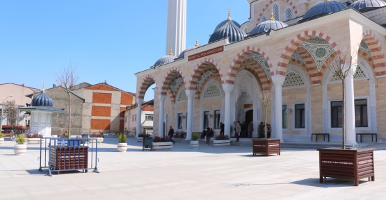 Büyükşehir’den Paşa Cami Meydanına Estetik Dokunuş