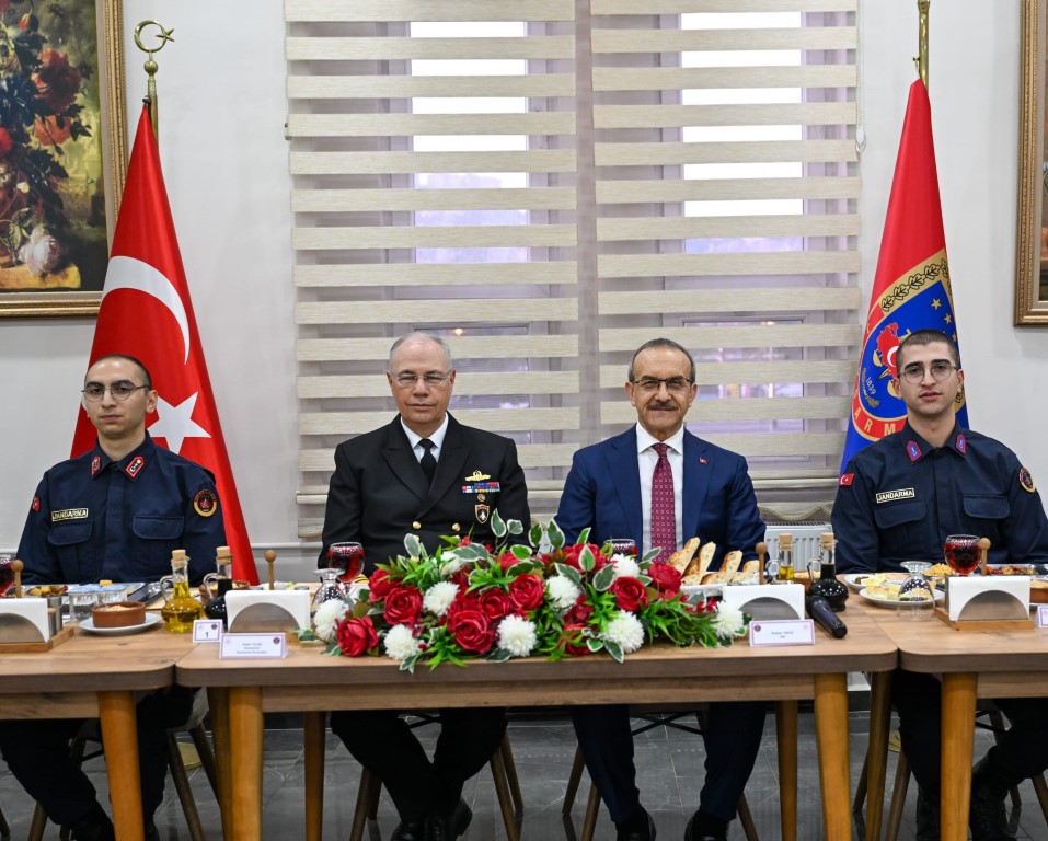 Vali Yavuz, Jandarma Komutanlığının İftar Programına Katıldı
