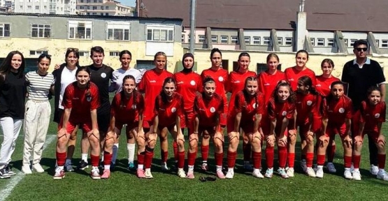 Körfezli Kızlar İlk Maçta Karşıyaka Koleji’ni 4-0 Yendi