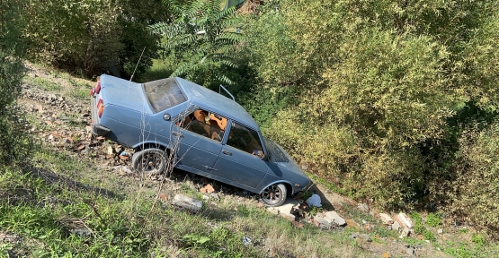 Dereye Uçan Otomobilden Burnu Bile Kanamadan Çıktı