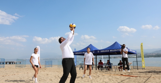 Derince’de Plaj Voleybolu Heyecanı Başladı