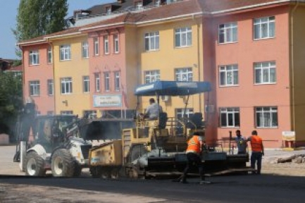 Körfez Belediyesi’nden Okullara Asfalt Desteği