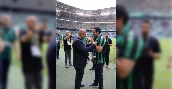 Şarkıcı Bayhan'dan Kocaelispor Camiasına Jest