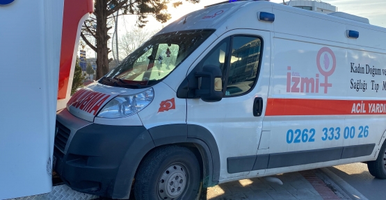 İçinde Bebek Olan Ambulans Kaza Yaptı