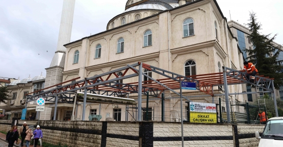 İzmit Eren Camii’ne Yeni Sundurma