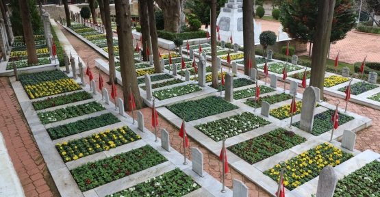 Türkiye’nin En Bakımlı Şehitliğinde Çiçekler Açtı