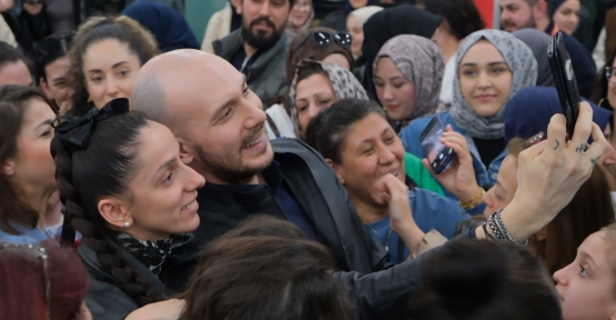 Fenomen Cem Özkök, Sevenleri İle Bir Araya Geldi