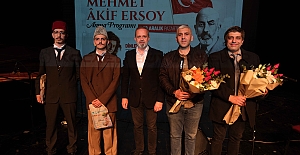 Mehmet Akif, Dinleti Ve Tiyatro İle Anıldı