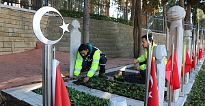 Şehit Mezarları Çiçeklerle Donatıldı